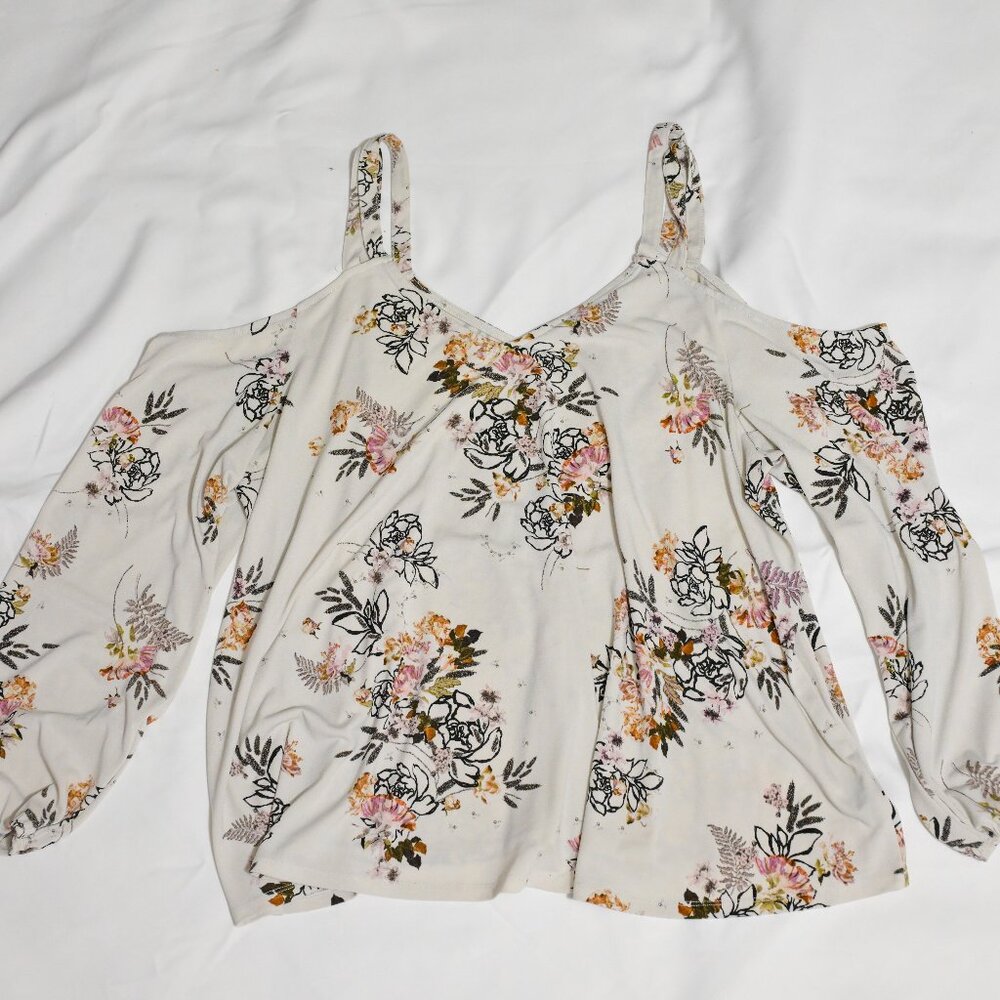 Torrid White Floral Balloon Sleeve Cold Shoulder Size 3(22-24)